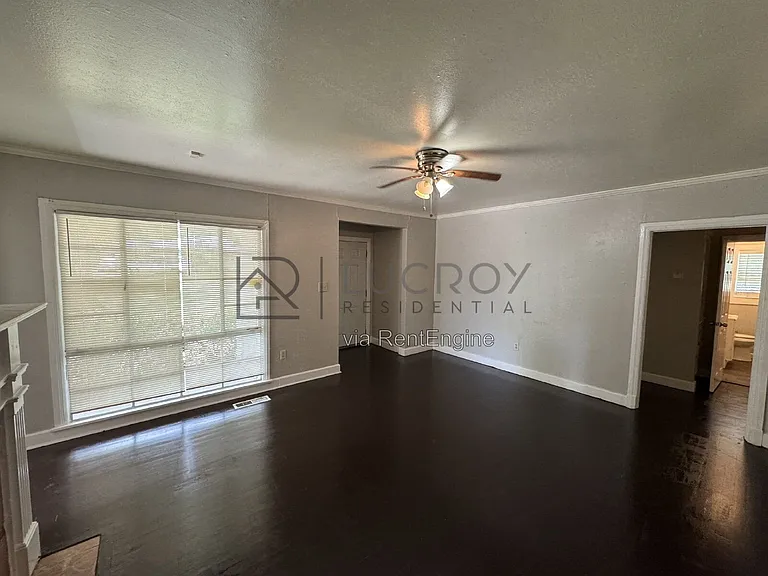 321 Naples Rd — Photo 4