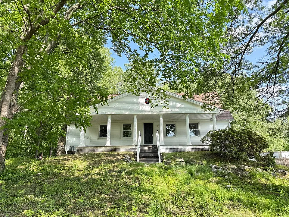 17 N Maple St