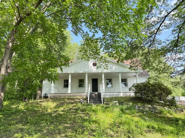 17 N Maple St, Hadley, MA 01035
