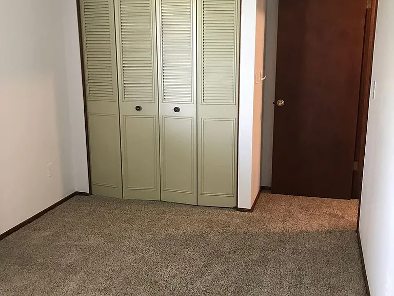 1513 Seneca Cir — Photo 9