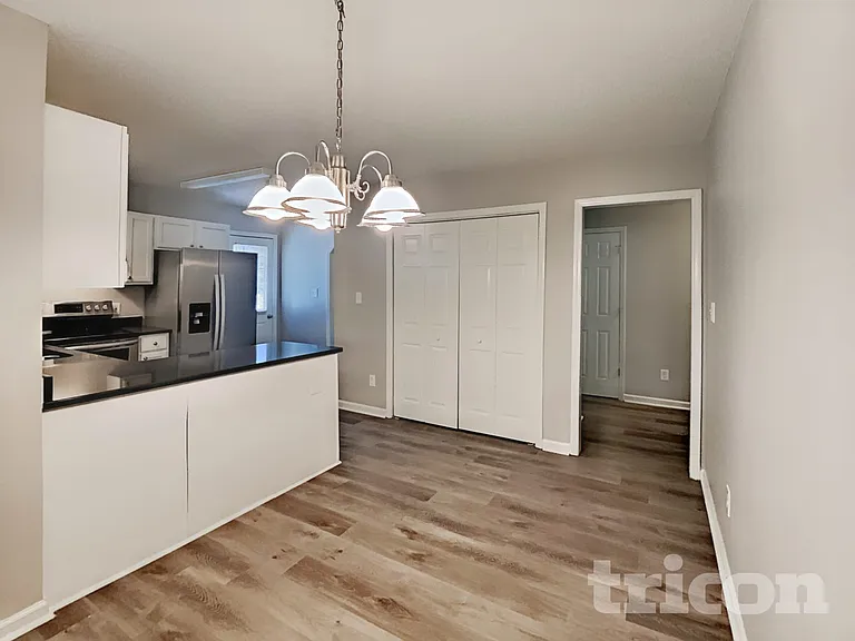 1322 Sasswood Ln — Photo 4