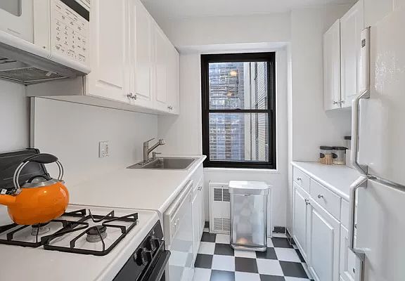 2nd image of 178 E 80th St APT 14D