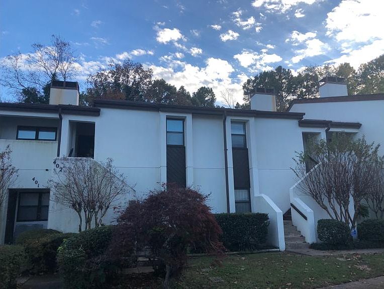 1st image of 301 Kings Row Dr