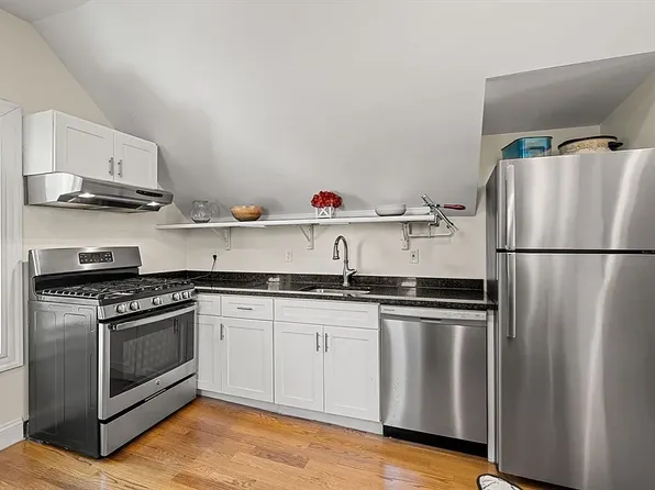 2512 Massachusetts Ave APT 3, Cambridge, MA 02140