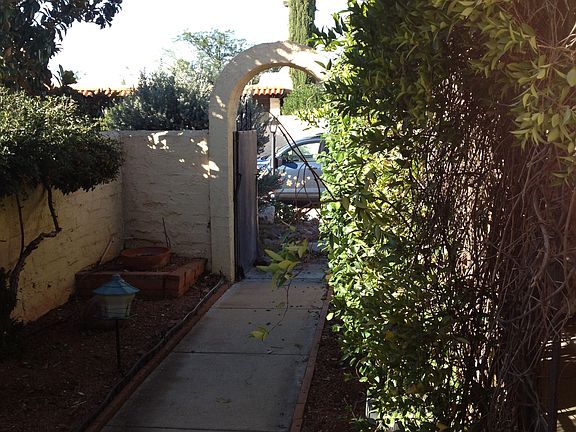3rd image of 917 W Calle Del Regalo