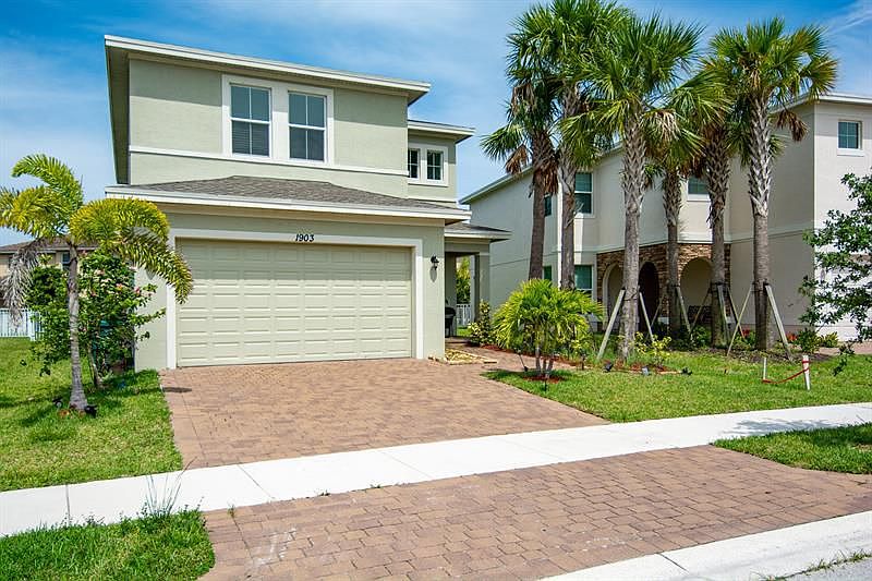 1st image of 1903 NW Cataluna Cir