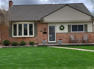 1046 Key West Dr, Clawson, MI 48017