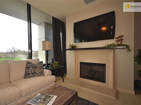 3rd image of 700 W 31st St Suite 206