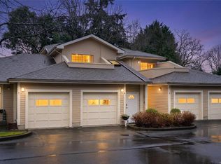 909 Admirals Rd #8, Esquimalt, BC V9A2P1