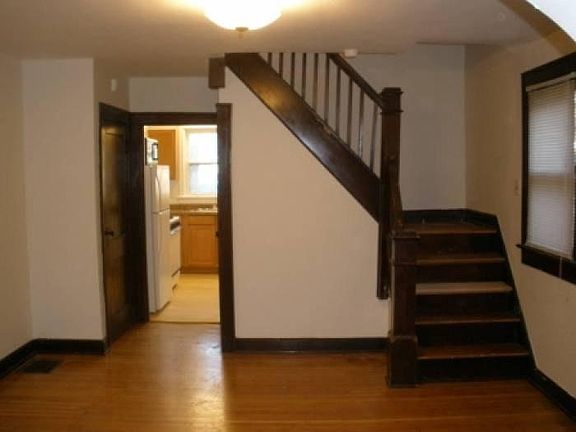 To upstairs bedrooms/bath