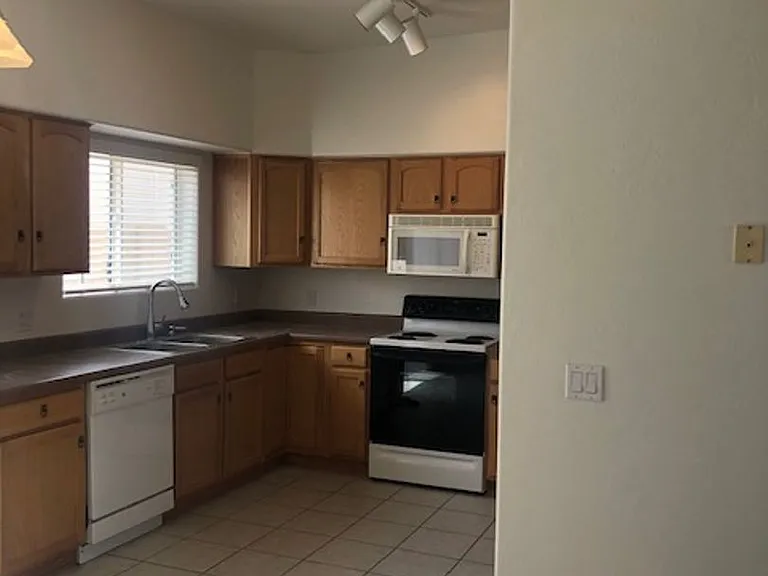 526 S Clubhouse Ln — Photo 4