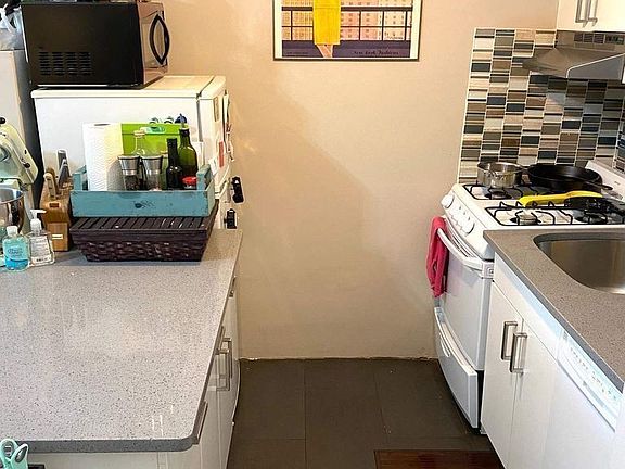 4th image of 10 W 90th St APT 6
