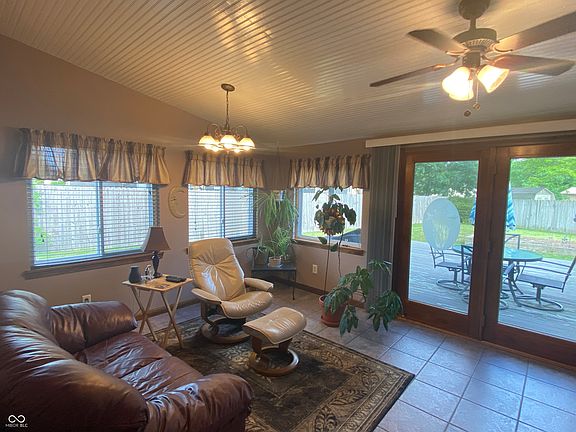 5th image of 136 Briarwood Ct