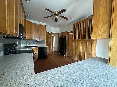3 bed, 1600 sqft, $3,750 — Photo 2