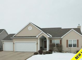 160 15th Avenue Ct, Hiawatha, IA 52233