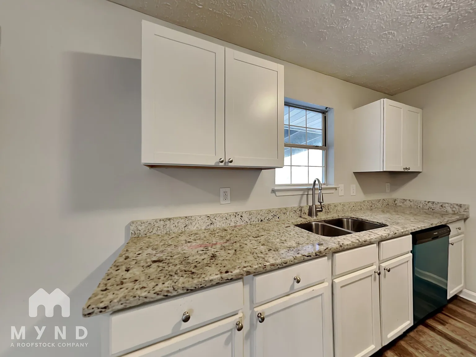 3 bed, 1.0 bath, 1012 sqft, $1,595 — Photo 4