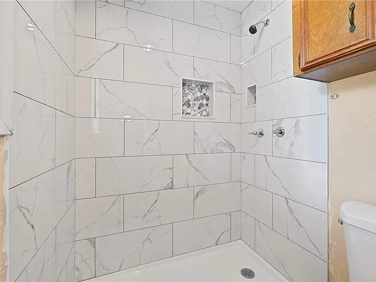 2505 Rustling Oaks Dr — Photo 14