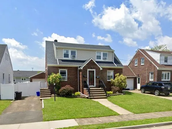 41 Elmwood Ave, Carteret, NJ 07008