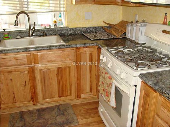 5th image of 748 N Sloan Ln