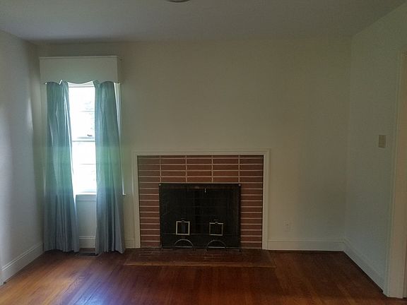 3rd image of 120 Franklin St