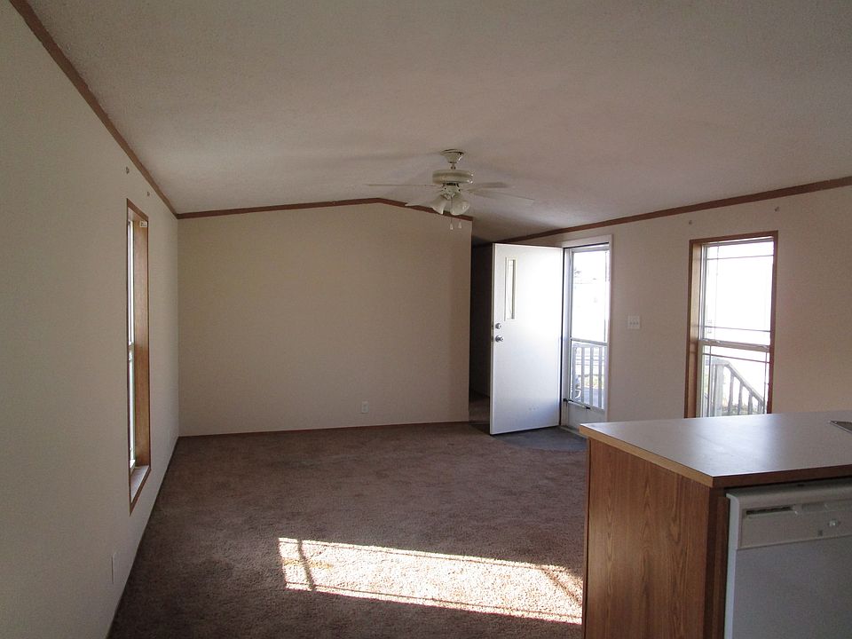 1st image of 184 Pine Dr S