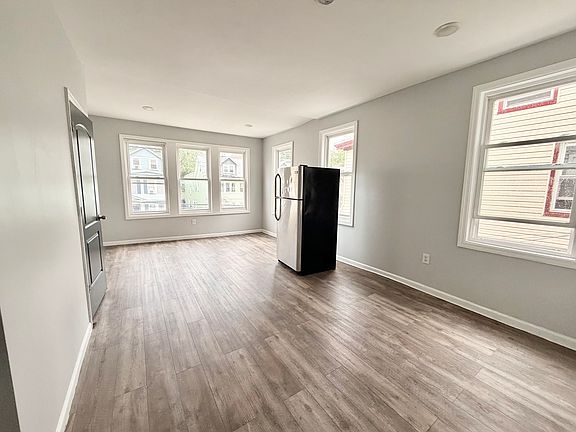 5th image of 181 Mapes Ave #2R