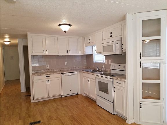 5th image of 16918 Bay Ave