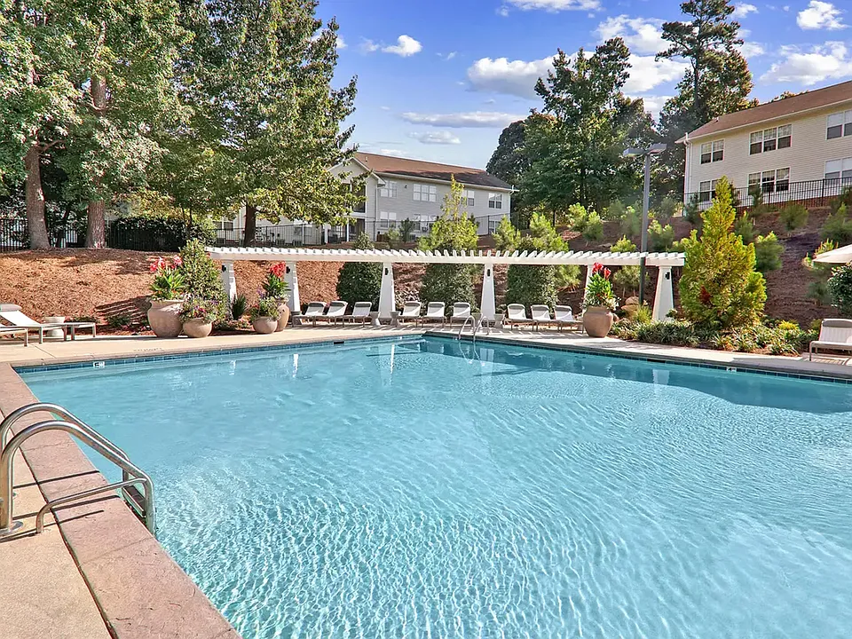 Resort- Style Swimming Pool with sun shelf