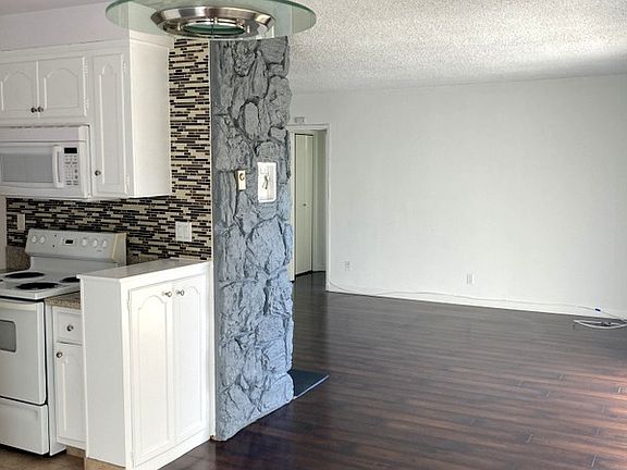 5th image of 11840 Gorham Ave APT 9