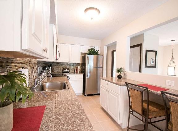 5th image of 3658 Garden Ct N
