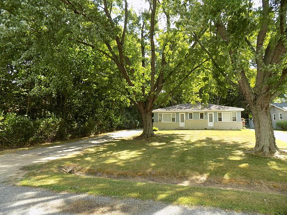 2nd image of 8452 Airport Dr