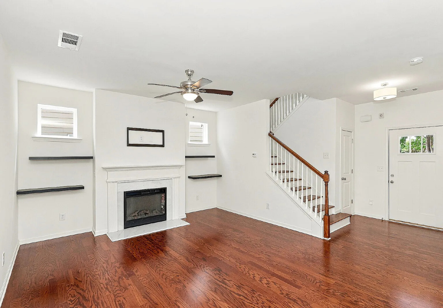 3 bed, 2.5 bath, 1952 sqft, $2,500 — Photo 3