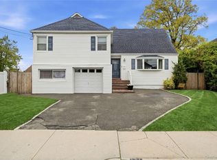 181 Branch Avenue, Freeport, NY 11520
