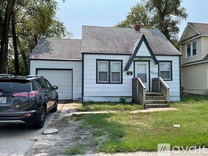 1st image of 2207 W McCormick Ave