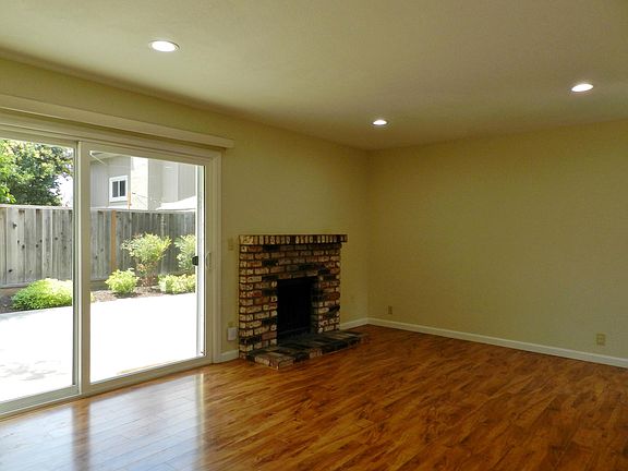 4th image of 4985 Speak Ln