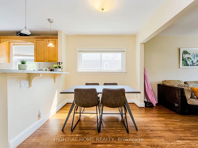 32 Florens Ave — Photo 11