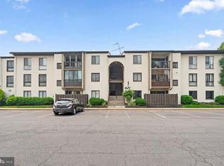 621 Center St APT T4, Herndon, VA 20170
