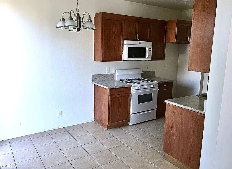 4343 Whitsett Ave #202
