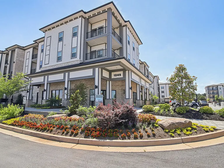 Somerset Apartments — Photo 24