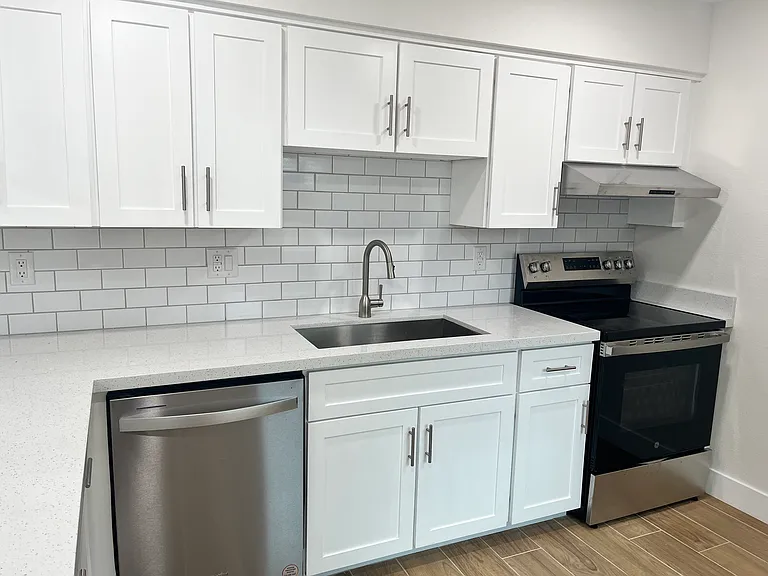 2025 N Richland St #B — Photo 2