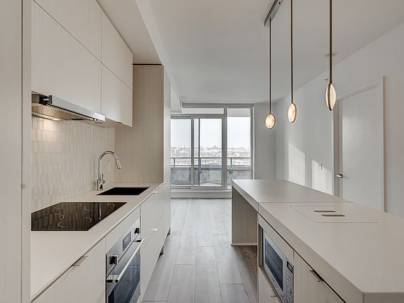 4th image of 615 6th Ave SE #611