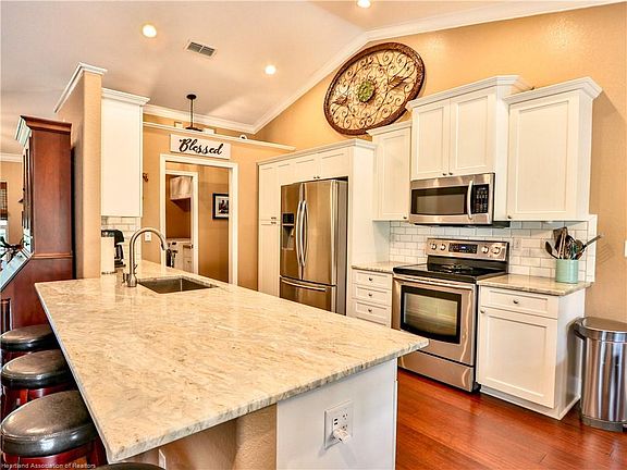 4th image of 225 Oak Knolls Cir