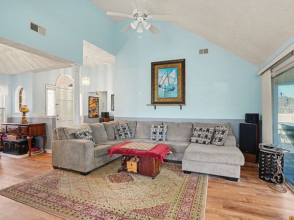 4th image of 552 Bucks Trail