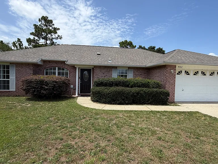 562 Batten Blvd — Photo 2