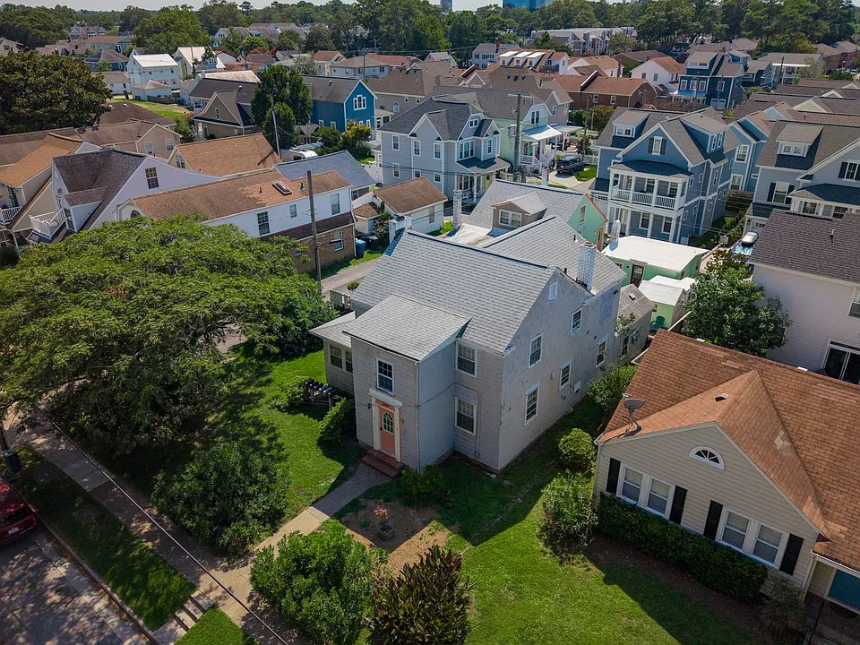 2414 Arctic Ave
