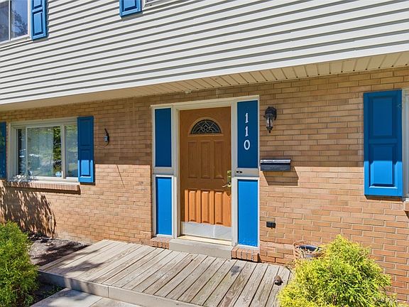 3rd image of 110 Crescent Garden Dr