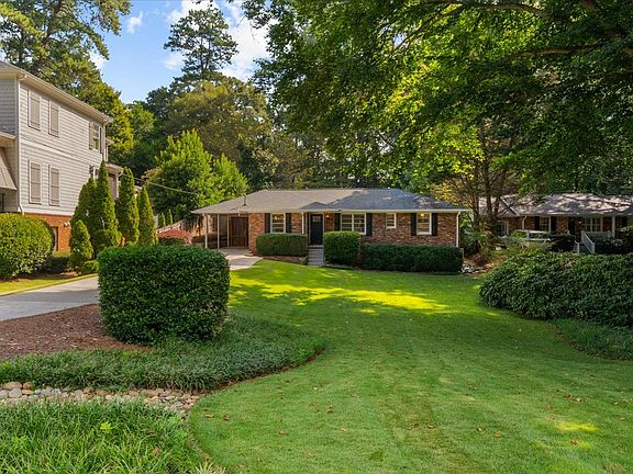 2nd image of 2201 Fairway Cir