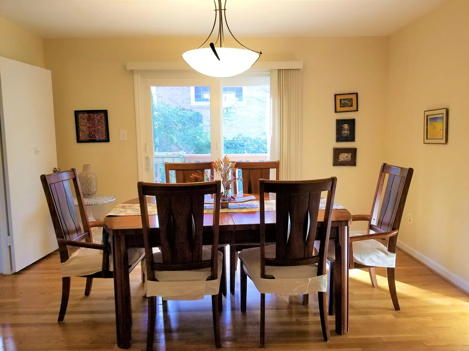 4 bed, 2500 sqft, $4,200 — Photo 3