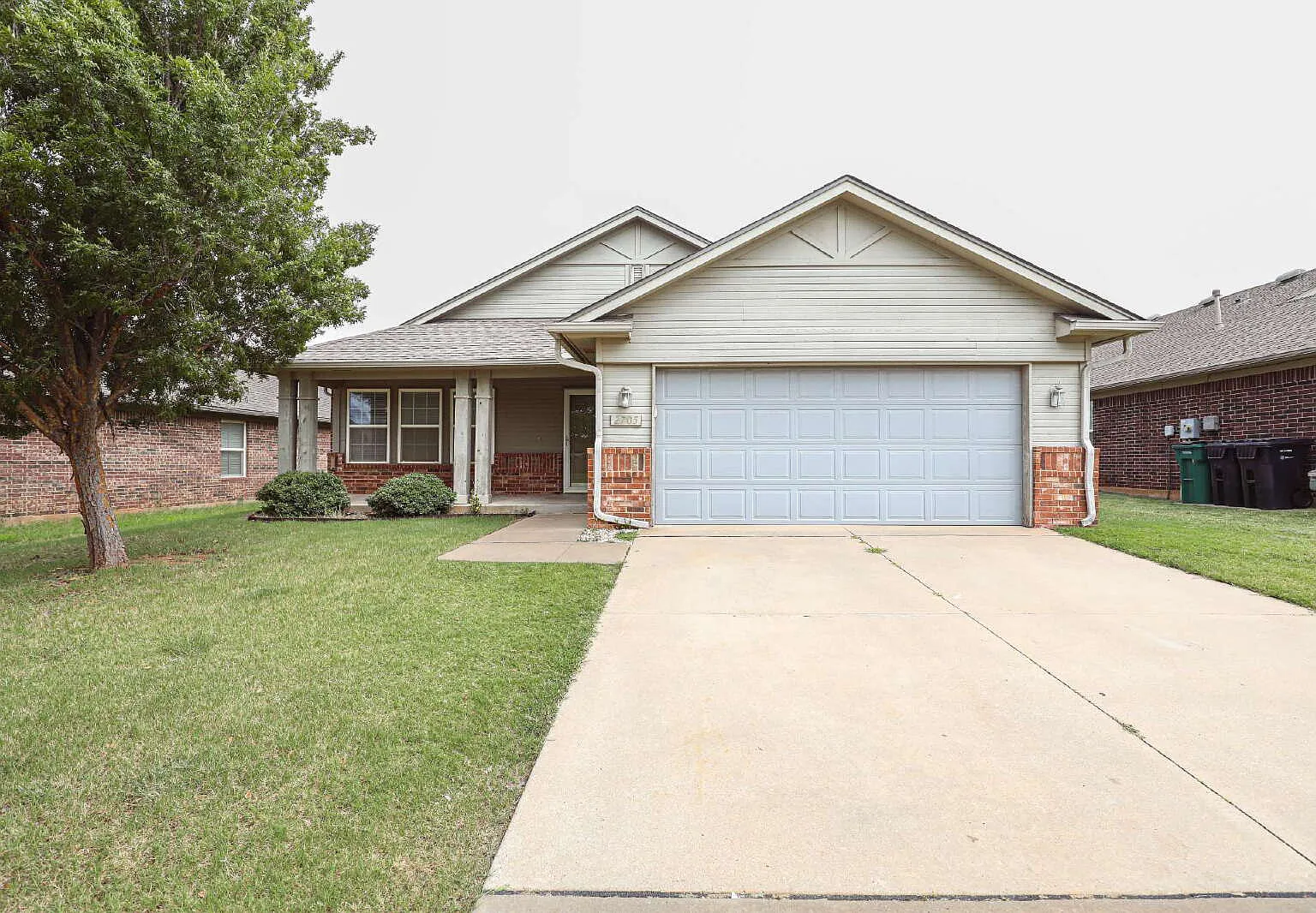 3 bed, 2.0 bath, 1411 sqft, $1,675 — Photo 1