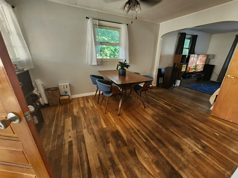 622 Essex St — Photo 12